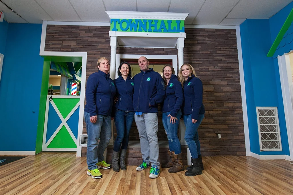 Own A Hounds Town Doggy Daycare Franchise - 1